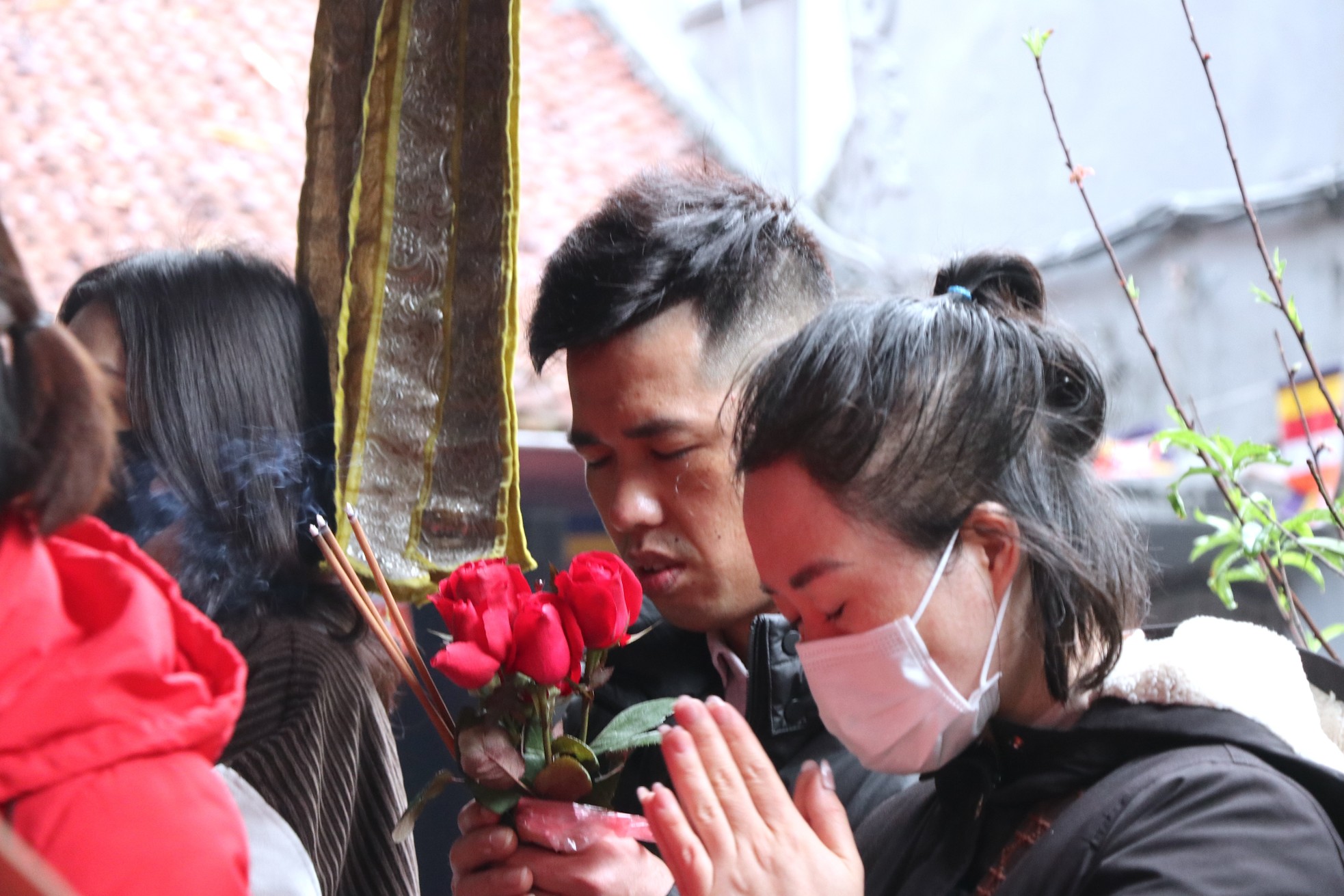 Nam thanh nữ tú đi chùa Hà cầu duyên ngày rằm tháng Giêng - Ảnh 6.