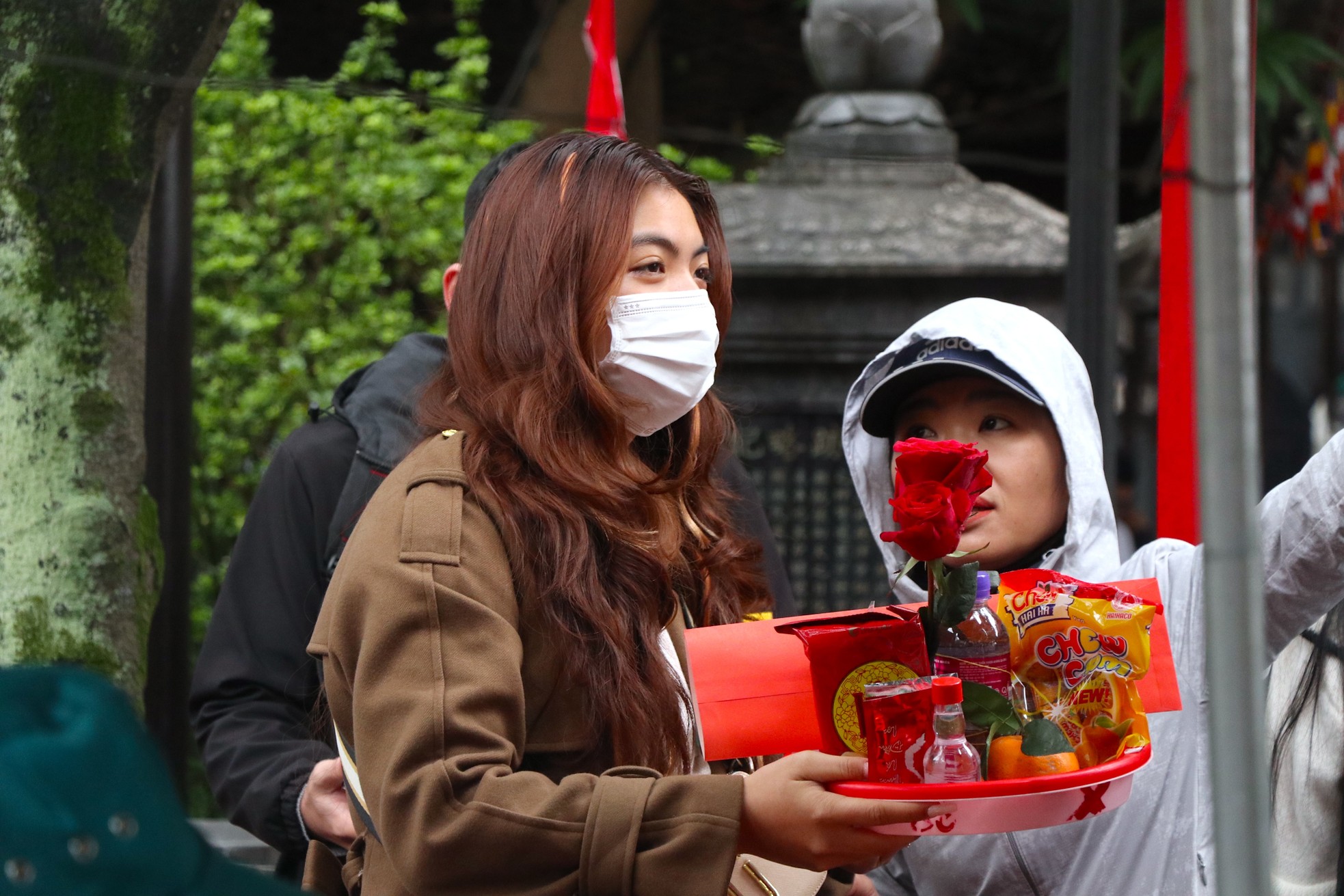 Nam thanh nữ tú đi chùa Hà cầu duyên ngày rằm tháng Giêng - Ảnh 7.