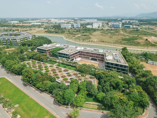 Quy hoạch Hà Nội: Đề xuất phát triển 1 đô thị trung tâm và 4 thành phố thuộc Thủ đô, xây dựng sân bay thứ hai - Ảnh 1.