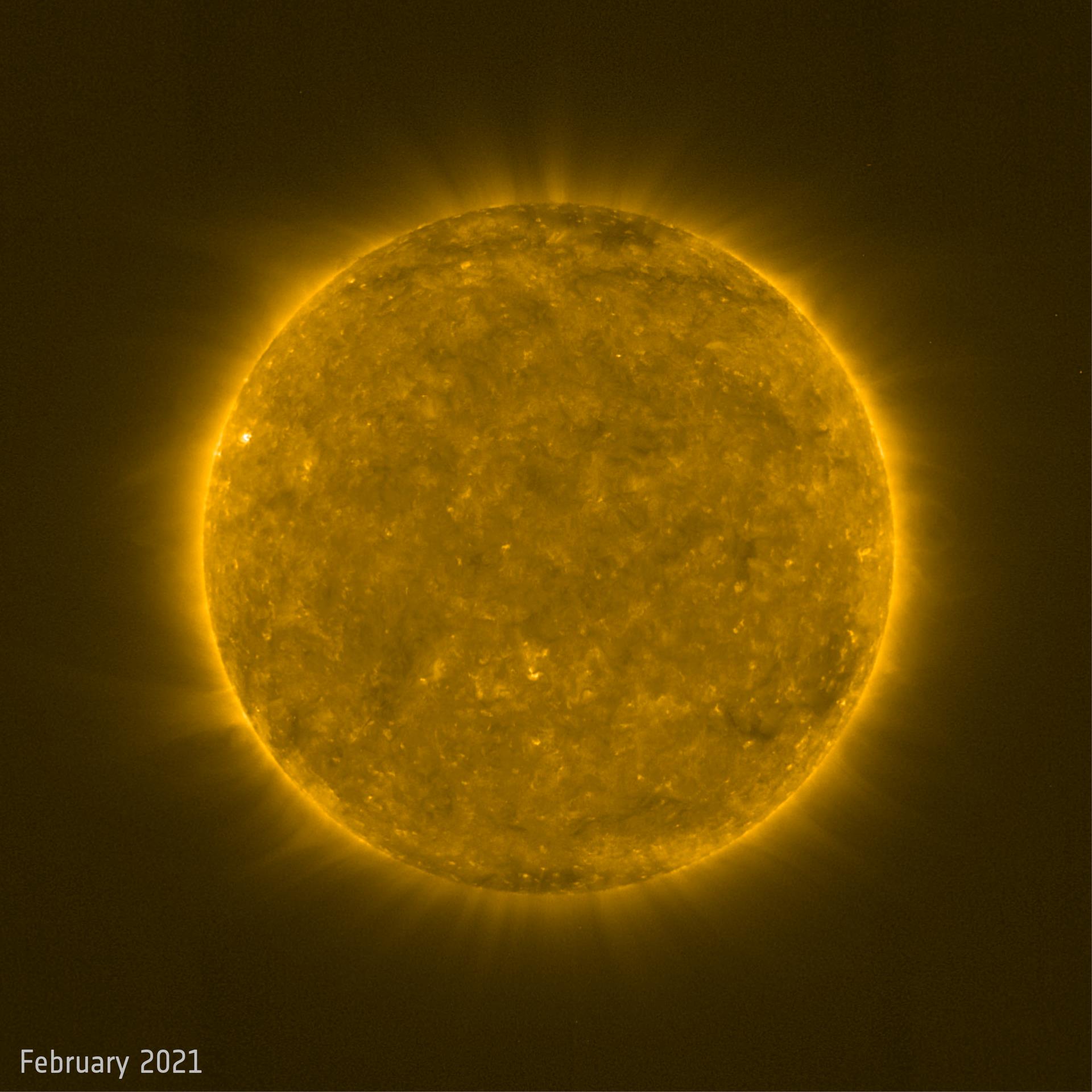Ảnh sốc từ NASA/ESA: Mặt Trời biến dạng kinh khủng 2 năm qua- Ảnh 1. Ảnh sốc từ NASA/ESA: Mặt Trời biến dạng kinh khủng 2 năm qua- Ảnh 1.