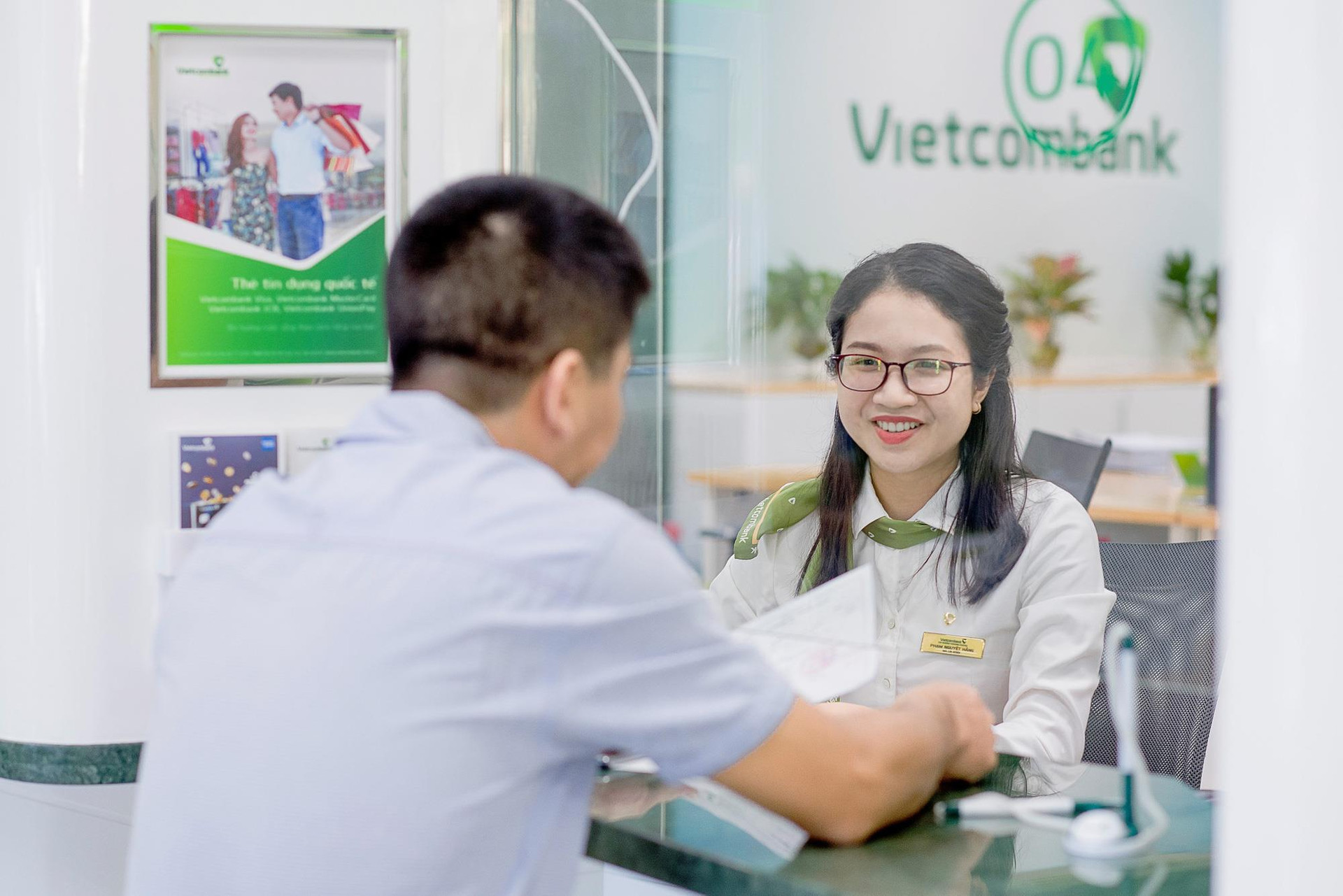 Ngân hàng lớn nhất Việt Nam vừa chứng kiến cảnh 4 năm mới có 1 lần - Ảnh 1.