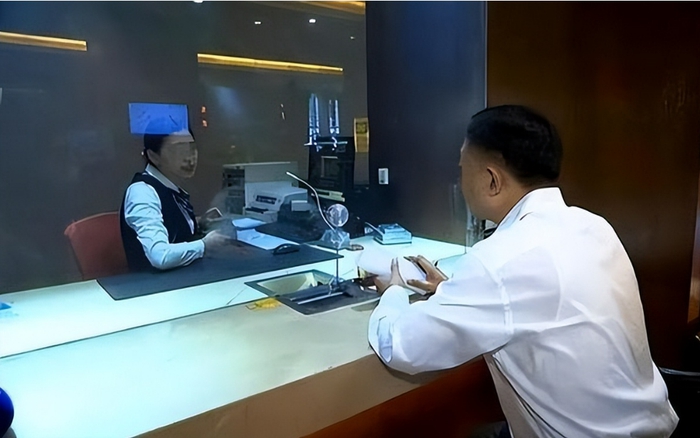 Gửi tiết kiệm 307 tỷ đồng, 1 năm sau, tài khoản còn đúng số 0: Ngân hàng từ chối trách nhiệm, cảnh sát phải vào cuộc điều tra - Ảnh 2.