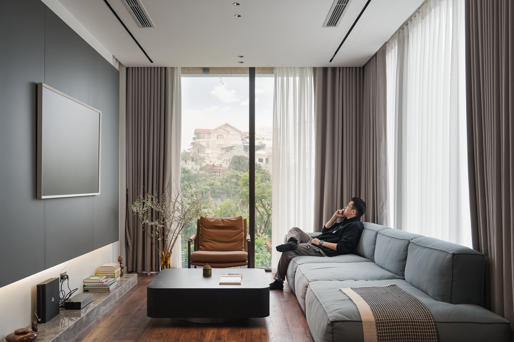 Ngôi nhà 3 thế hệ được ví như "chốn ẩn mình" lý tưởng nhờ được ôm trọn bởi không gian sân vườn xanh mát- Ảnh 5. Ngôi nhà 3 thế hệ được ví như "chốn ẩn mình" lý tưởng nhờ được ôm trọn bởi không gian sân vườn xanh mát- Ảnh 5.