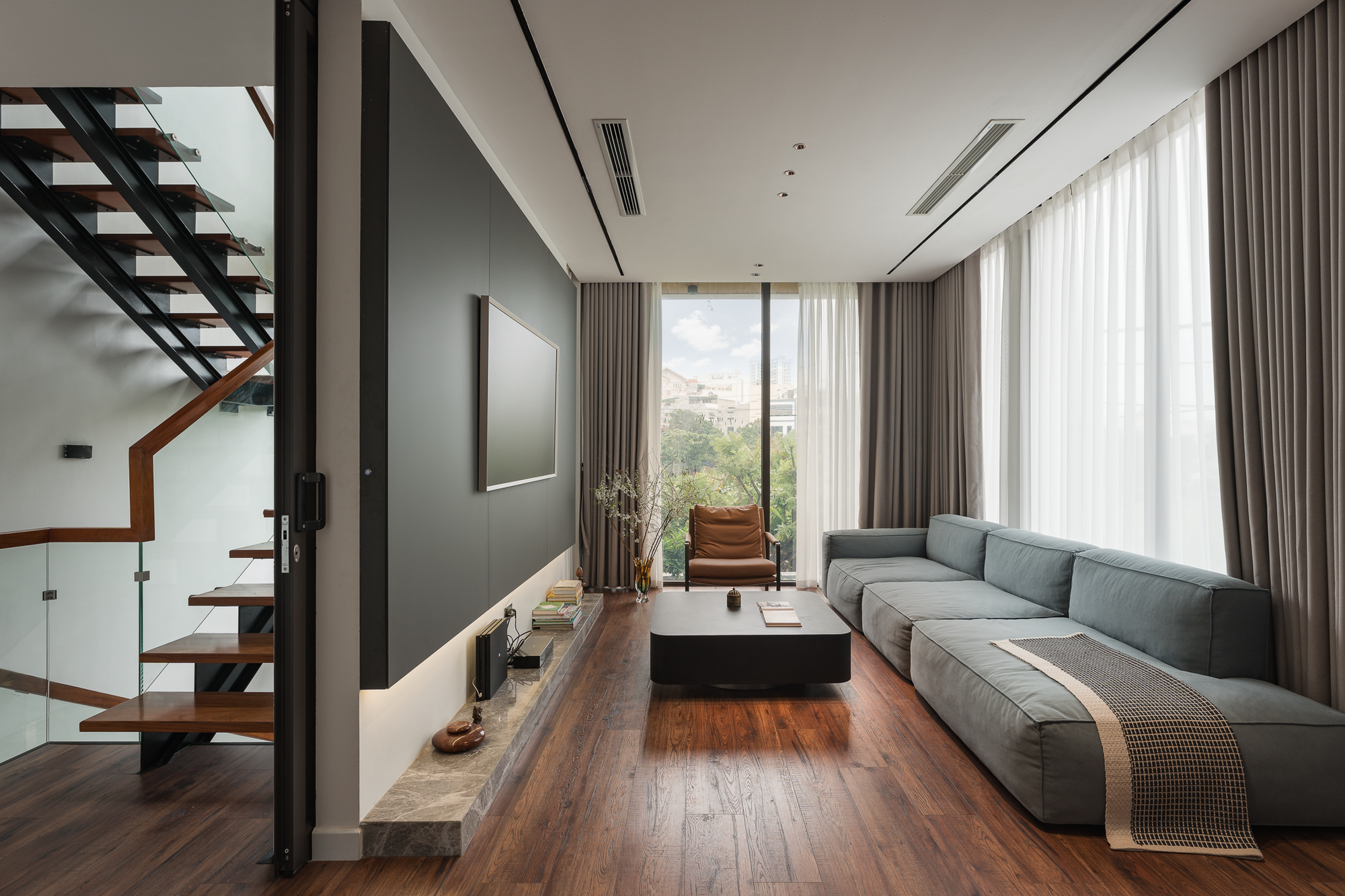 Ngôi nhà 3 thế hệ được ví như "chốn ẩn mình" lý tưởng nhờ được ôm trọn bởi không gian sân vườn xanh mát- Ảnh 9. Ngôi nhà 3 thế hệ được ví như "chốn ẩn mình" lý tưởng nhờ được ôm trọn bởi không gian sân vườn xanh mát- Ảnh 9.