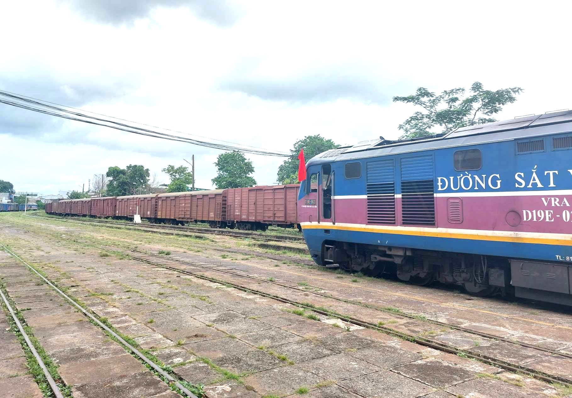 Cận cảnh ga hàng hóa đầu mối đi quốc tế lớn nhất Việt Nam - Ảnh 2.