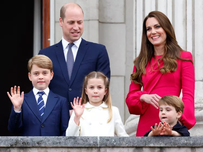 William và Kate đang "bí mật đào tạo" con trai cả trở thành vị vua tương lai, giúp con "không hoảng sợ" khi thực hiện các nhiệm vụ hoàng gia - Ảnh 1.
