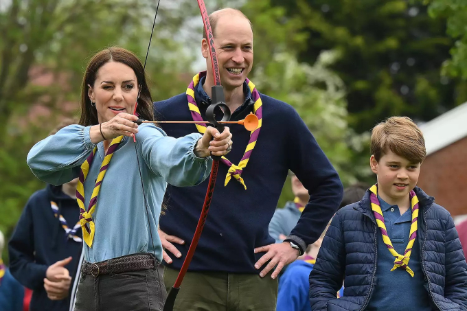 William và Kate đang "bí mật đào tạo" con trai cả trở thành vị vua tương lai, giúp con "không hoảng sợ" khi thực hiện các nhiệm vụ hoàng gia - Ảnh 2.