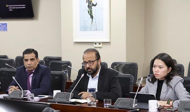 Tập đoàn kinh tế lớn nhất Ấn Độ muốn đầu tư nhà máy nhiệt điện, dự án truyền tải điện ở Việt Nam - Ảnh 1.