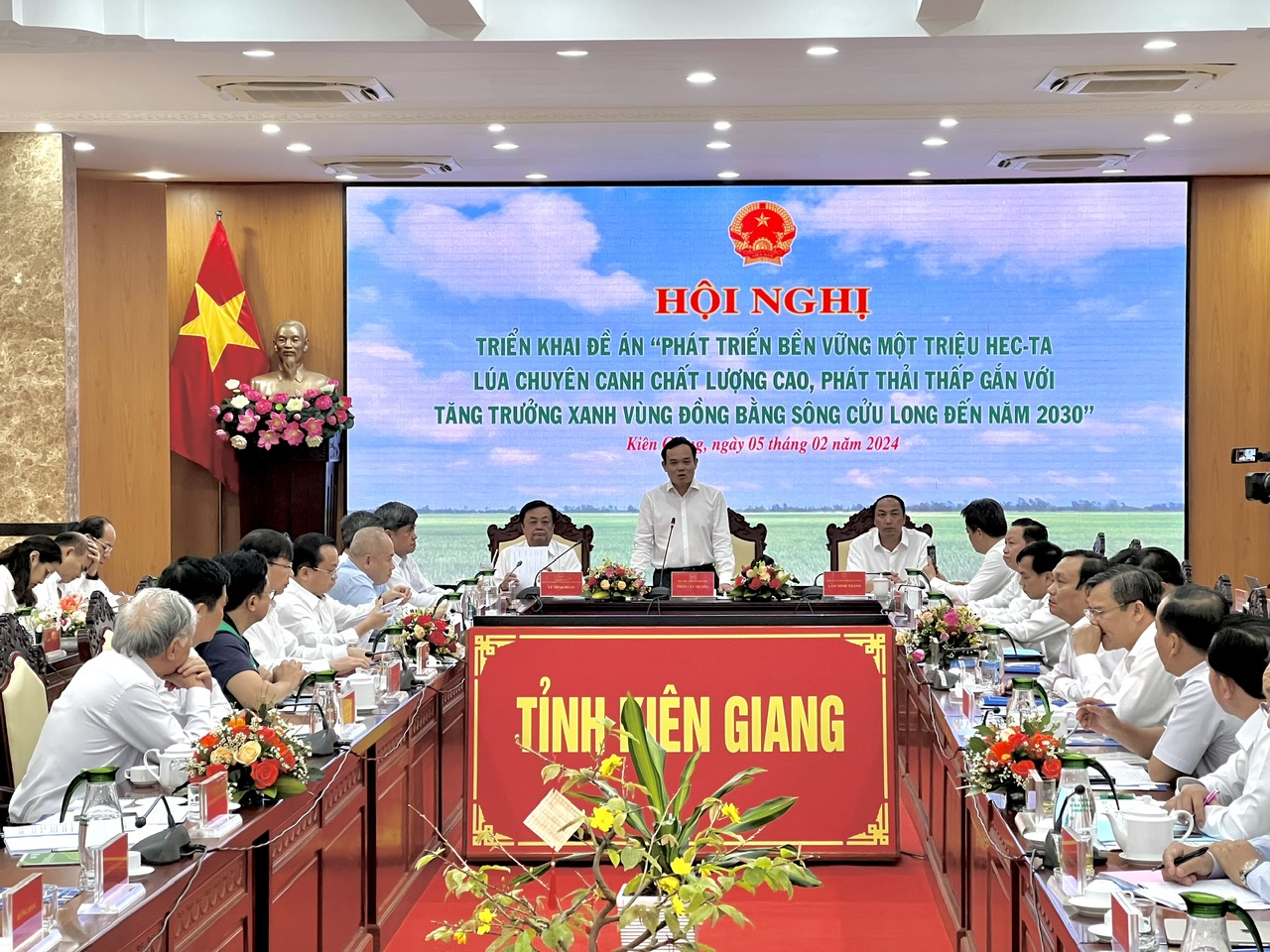 Bộ trưởng Lê Minh Hoan nói về đề án được hàng triệu nông dân kỳ vọng - Ảnh 2.