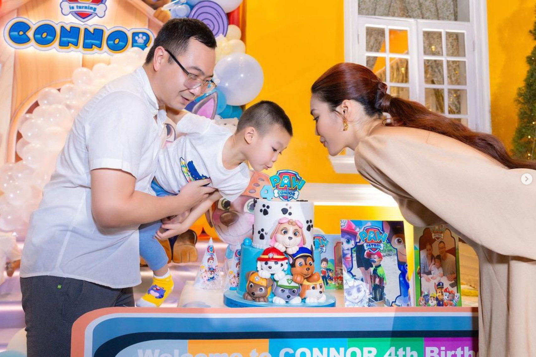 "Cung điện" dát vàng của vợ chồng Lan Khuê ngày Tết: Không gian ngập tràn hoa, trang trí đài phun nước bắt mắt- Ảnh 8. "Cung điện" dát vàng của vợ chồng Lan Khuê ngày Tết: Không gian ngập tràn hoa, trang trí đài phun nước bắt mắt- Ảnh 8.