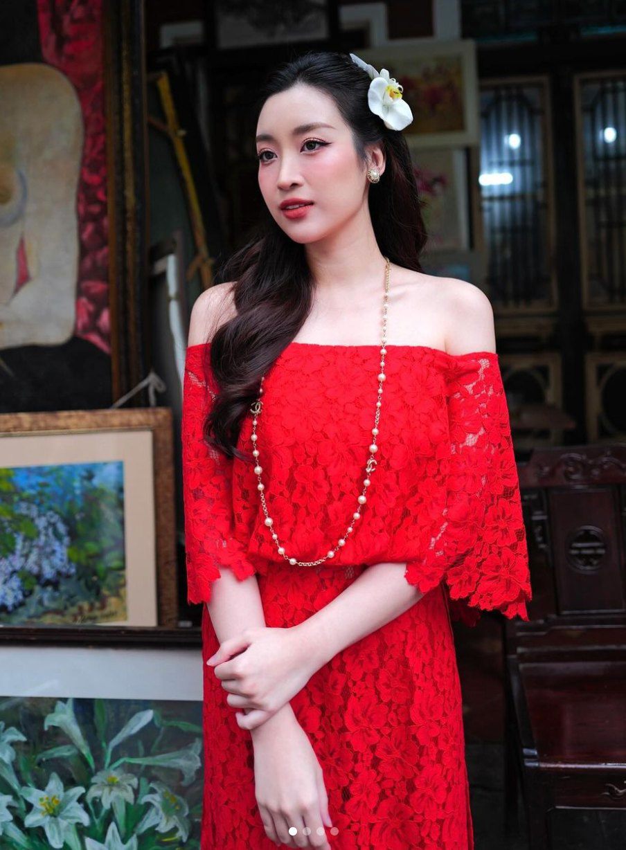 Làm vợ đại gia gần 1 năm rưỡi, Đỗ Mỹ Linh ngày càng “nhuận sắc” khi lựa chọn phong cách này: Tiết lộ tình trạng hôn nhân hạnh phúc- Ảnh 3. Làm vợ đại gia gần 1 năm rưỡi, Đỗ Mỹ Linh ngày càng “nhuận sắc” khi lựa chọn phong cách này: Tiết lộ tình trạng hôn nhân hạnh phúc- Ảnh 3.