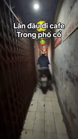 Du khách ngỡ ngàng lần đầu trải nghiệm cà phê phố cổ: quán mặt tiền mà như trong ngõ, khách "khom lưng cúi người" đi xuyên qua nhà dân - Ảnh 3. Du khách ngỡ ngàng lần đầu trải nghiệm cà phê phố cổ: quán mặt tiền mà như trong ngõ, khách "khom lưng cúi người" đi xuyên qua nhà dân - Ảnh 3.