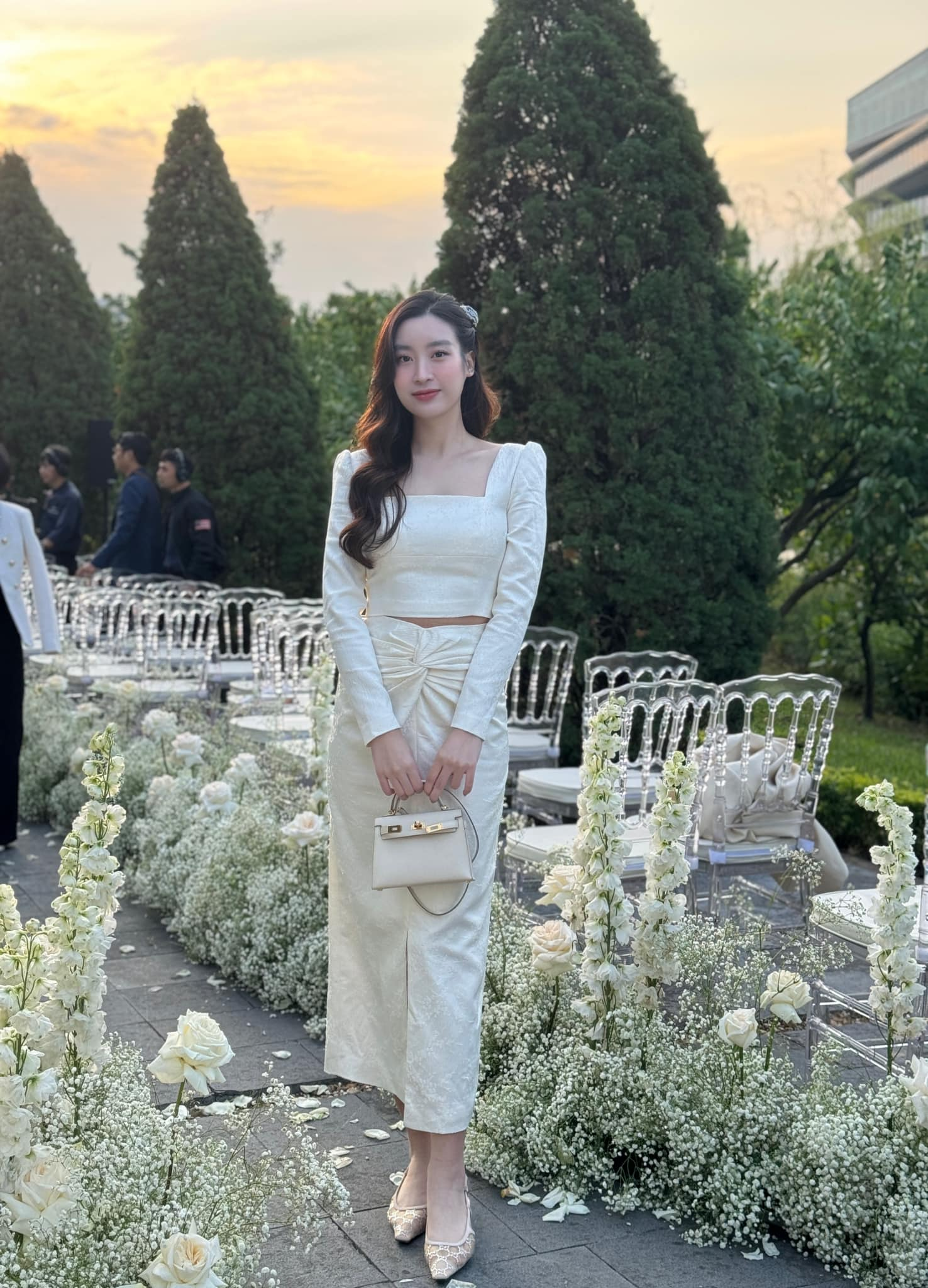 Làm vợ đại gia gần 1 năm rưỡi, Đỗ Mỹ Linh ngày càng “nhuận sắc” khi lựa chọn phong cách này: Tiết lộ tình trạng hôn nhân hạnh phúc- Ảnh 8. Làm vợ đại gia gần 1 năm rưỡi, Đỗ Mỹ Linh ngày càng “nhuận sắc” khi lựa chọn phong cách này: Tiết lộ tình trạng hôn nhân hạnh phúc- Ảnh 8.