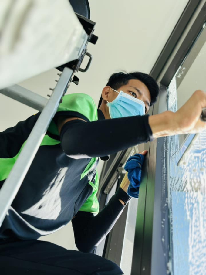 Dịch vụ dọn nhà cổ, biệt thự "chạy show" sát Tết: Đang làm thì nhặt được 3 cây vàng, chỉ được chạm tay vào đồ quý với 1 điều kiện - Ảnh 3.