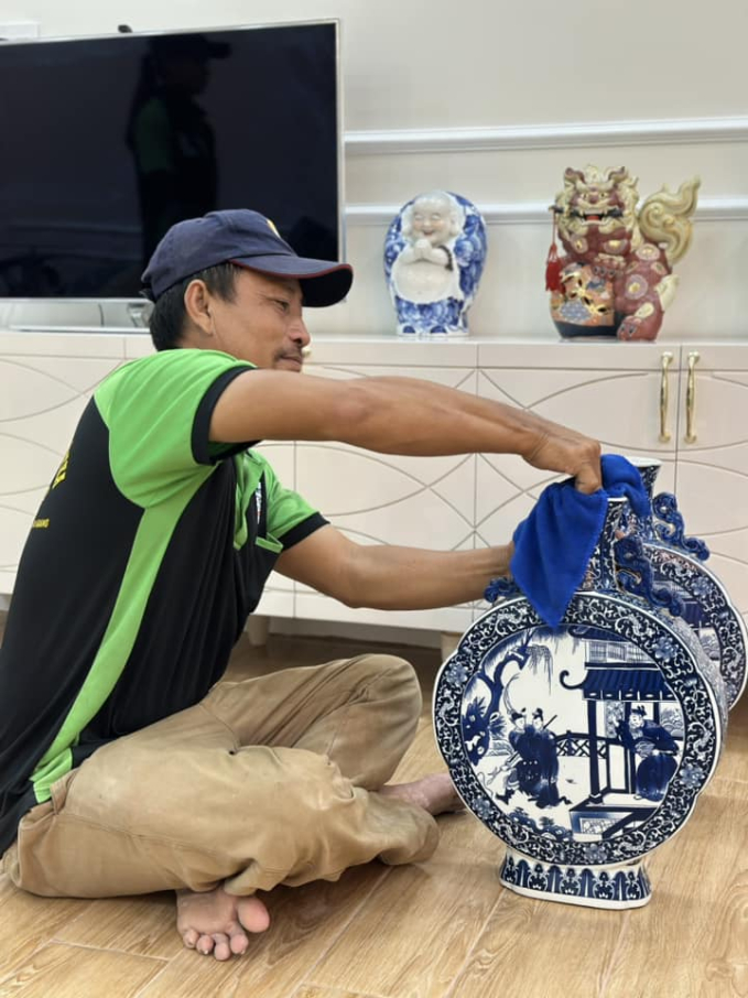 Dịch vụ dọn nhà cổ, biệt thự "chạy show" sát Tết: Đang làm thì nhặt được 3 cây vàng, chỉ được chạm tay vào đồ quý với 1 điều kiện - Ảnh 9.