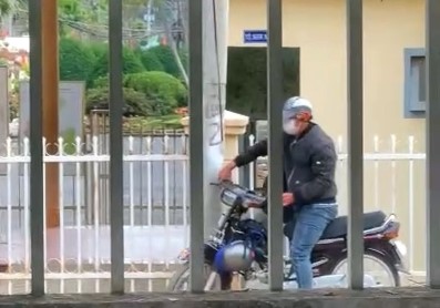 Lâm Đồng: Cướp ngân hàng táo tợn ngày giáp Tết, lấy đi 3 tỉ đồng- Ảnh 5. Lâm Đồng: Cướp ngân hàng táo tợn ngày giáp Tết, lấy đi 3 tỉ đồng- Ảnh 5.