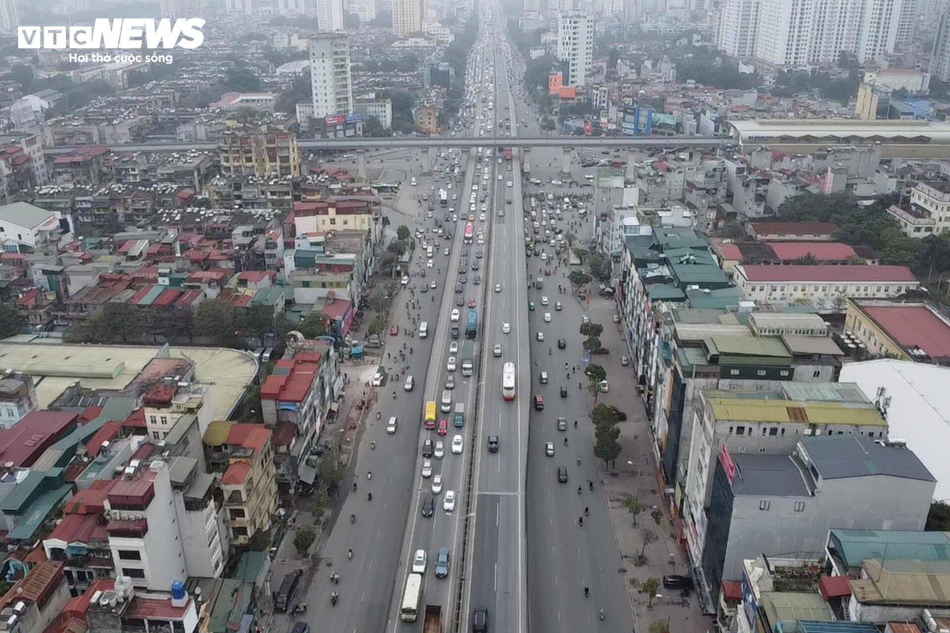 Người dân đổ về quê ăn Tết, đường Vành đai 3 ùn tắc kéo dài 6km - Ảnh 11.