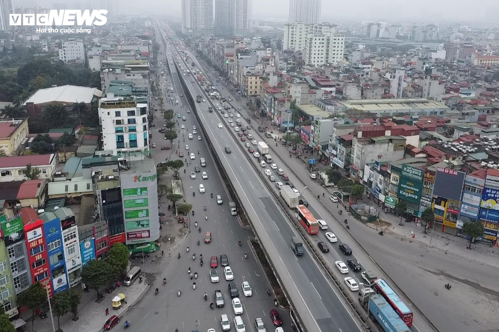 Người dân đổ về quê ăn Tết, đường Vành đai 3 ùn tắc kéo dài 6km - Ảnh 4.