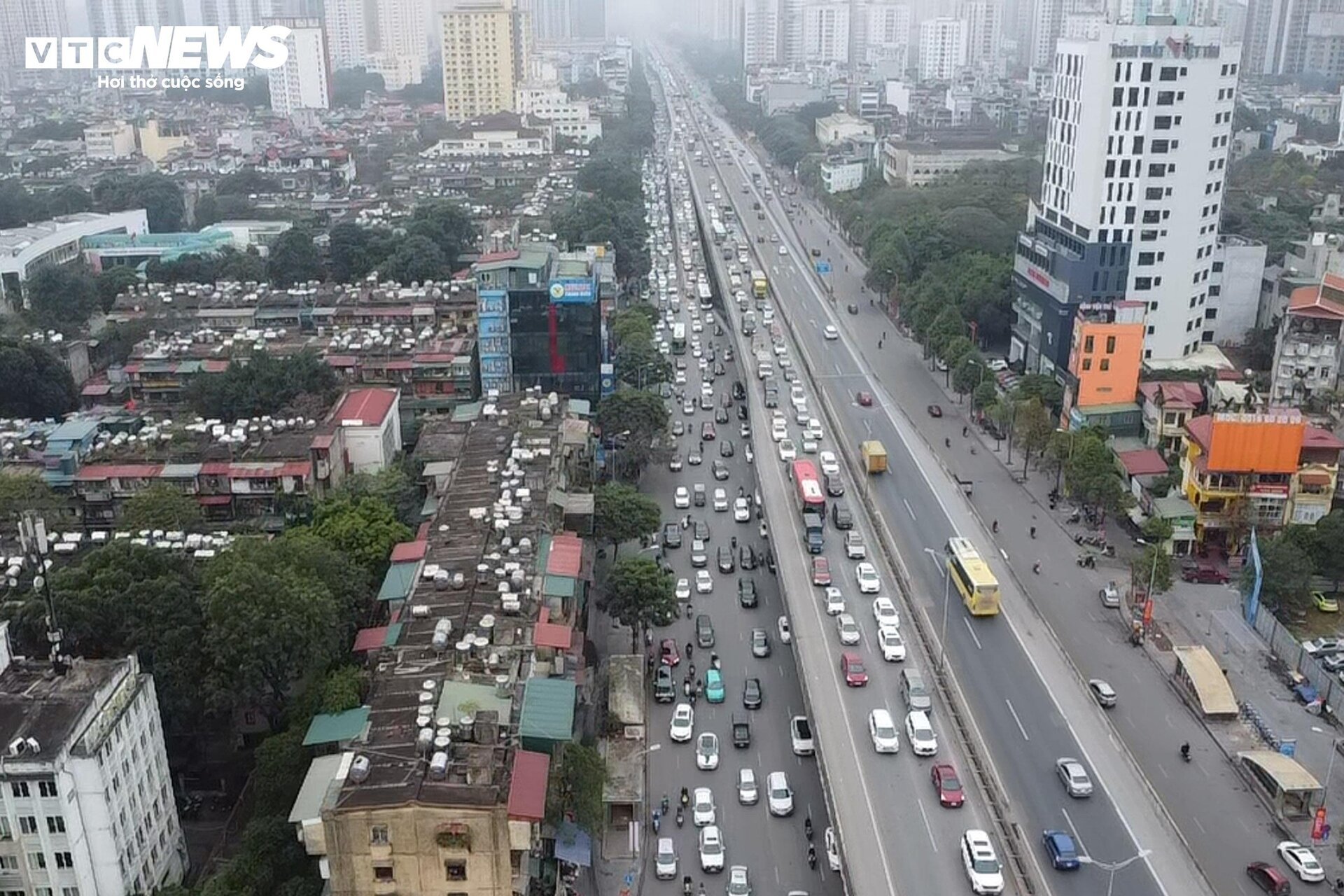 Người dân đổ về quê ăn Tết, đường Vành đai 3 ùn tắc kéo dài 6km - Ảnh 5.