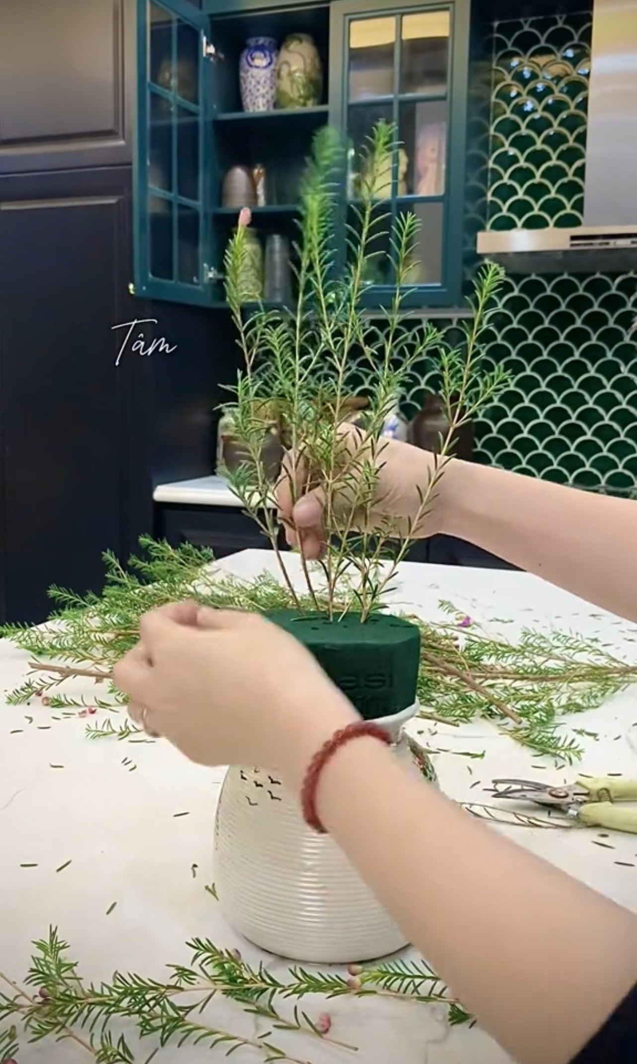 Loài hoa chưa đến 40.000 đồng 1 bó chơi được cả tháng, mua 1 bó được 2 bình về chưng Tết rực rỡ- Ảnh 15. Loài hoa chưa đến 40.000 đồng 1 bó chơi được cả tháng, mua 1 bó được 2 bình về chưng Tết rực rỡ- Ảnh 15.