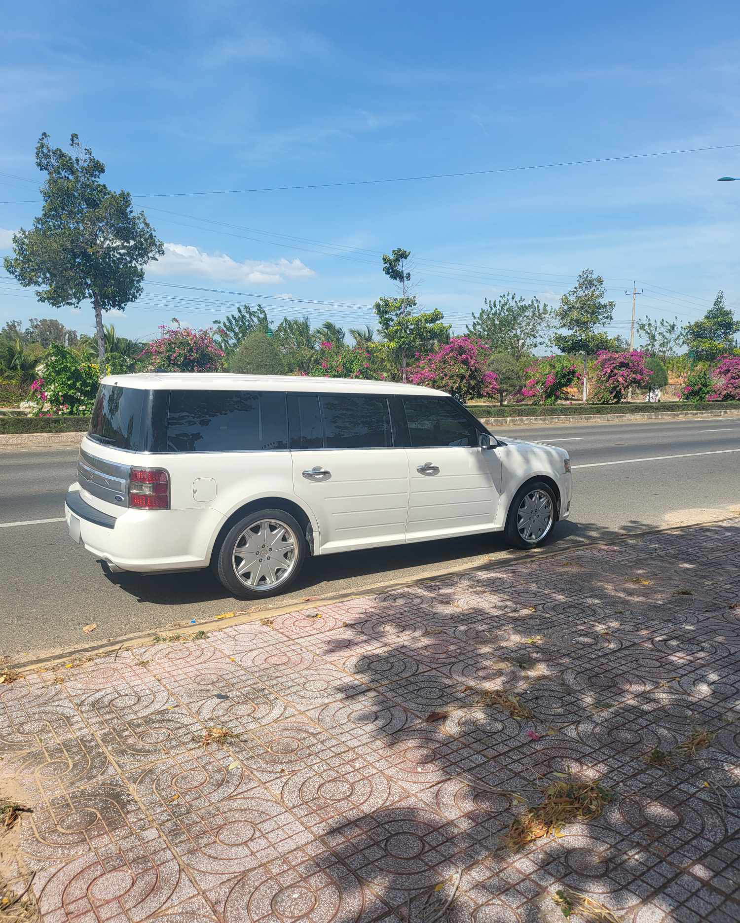 Chủ xe Ford Flex hàng hiếm tại Việt Nam: 'Đáng chơi vì nhiều phụ tùng dùng chung với Explorer, đi 100 km chỉ tốn 10 lít xăng' - Ảnh 10.