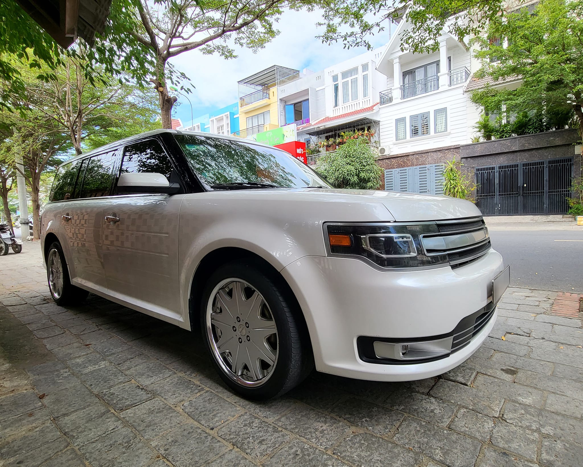 Chủ xe Ford Flex hàng hiếm tại Việt Nam: 'Đáng chơi vì nhiều phụ tùng dùng chung với Explorer, đi 100 km chỉ tốn 10 lít xăng' - Ảnh 7.