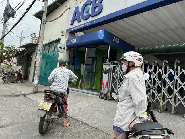 Tưởng cây ATM quá tải ngày Tết hóa ra ế chỏng chơ - Ảnh 1.
