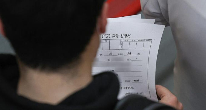 Khủng hoảng y tế tại Hàn Quốc: Hơn 72% sinh viên ngành y xin nghỉ học trong bối cảnh căng thẳng chưa &quot;hạ nhiệt&quot; - Ảnh 2.