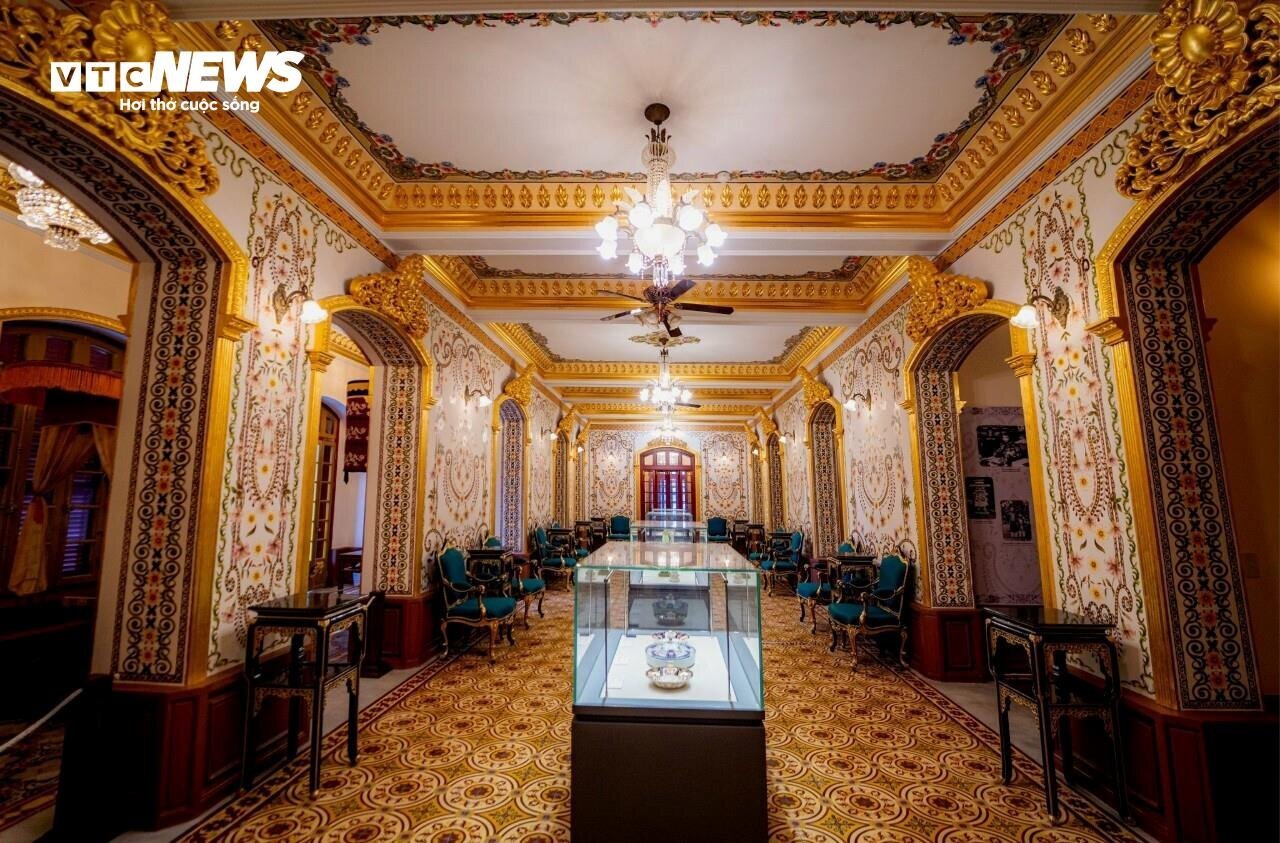 Cận cảnh cung điện thời nhà Nguyễn tốn hàng triệu USD phục dựng ở Huế - Ảnh 4.