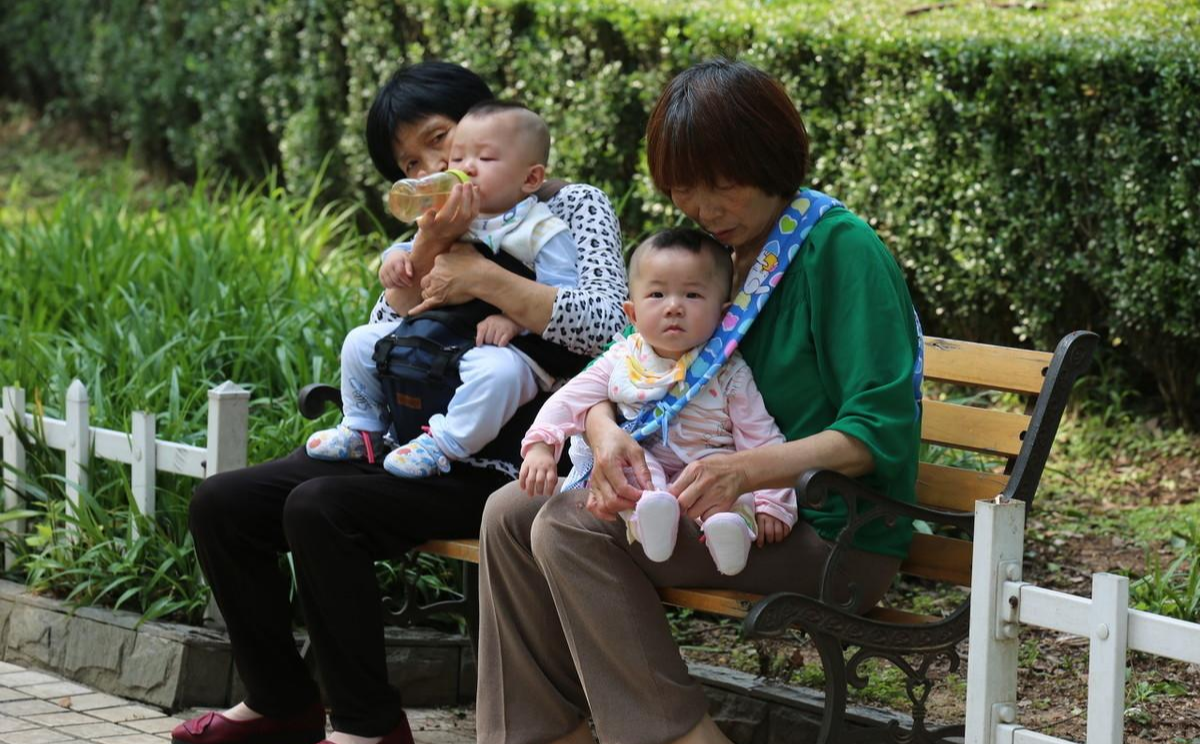 Lên thành phố chăm cháu, tôi bỏ về sau 1 câu nói của con dâu, rầu rĩ than thở: Nhà con cái không bao giờ là nhà của cha mẹ- Ảnh 1. Lên thành phố chăm cháu, tôi bỏ về sau 1 câu nói của con dâu, rầu rĩ than thở: Nhà con cái không bao giờ là nhà của cha mẹ- Ảnh 1.