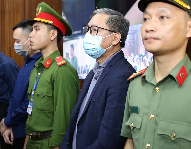 Ngày mai, toà xét hỏi bị cáo Trương Mỹ Lan và Nguyễn Cao Trí - Ảnh 2.