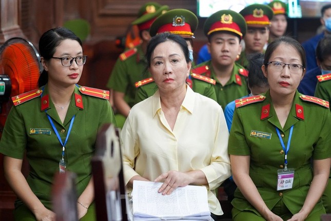 Ngày mai, toà xét hỏi bị cáo Trương Mỹ Lan và Nguyễn Cao Trí - Ảnh 1.