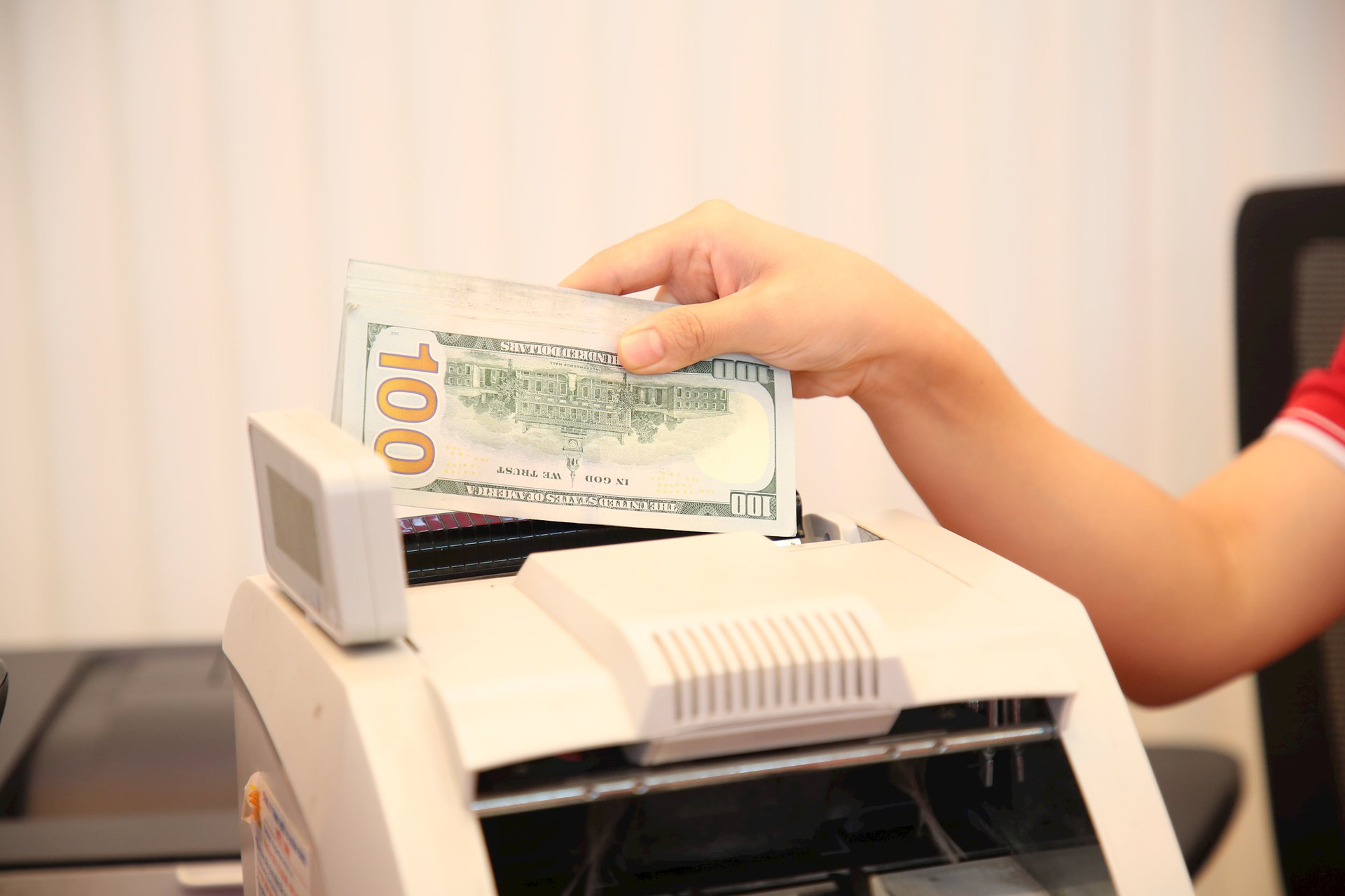 Giá USD "chợ đen" tăng mạnh trở lại - Ảnh 1. Giá USD "chợ đen" tăng mạnh trở lại - Ảnh 1.