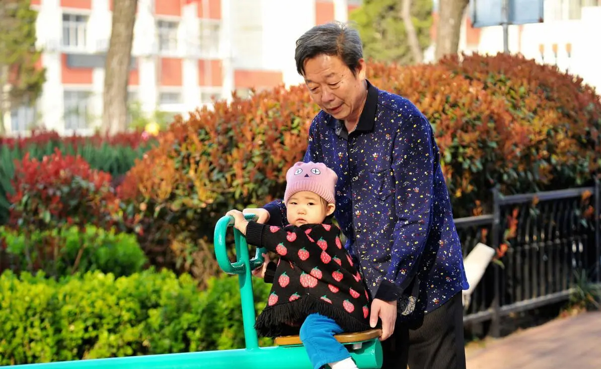 Con hỏi “Bố để lại bao nhiêu tài sản”, tôi nghe lời chồng trước khi qua đời, chỉ đáp 1 câu: Ba năm sau thấy đúng đắn, tuổi già nhờ vậy mà viên mãn- Ảnh 2. Con hỏi “Bố để lại bao nhiêu tài sản”, tôi nghe lời chồng trước khi qua đời, chỉ đáp 1 câu: Ba năm sau thấy đúng đắn, tuổi già nhờ vậy mà viên mãn- Ảnh 2.