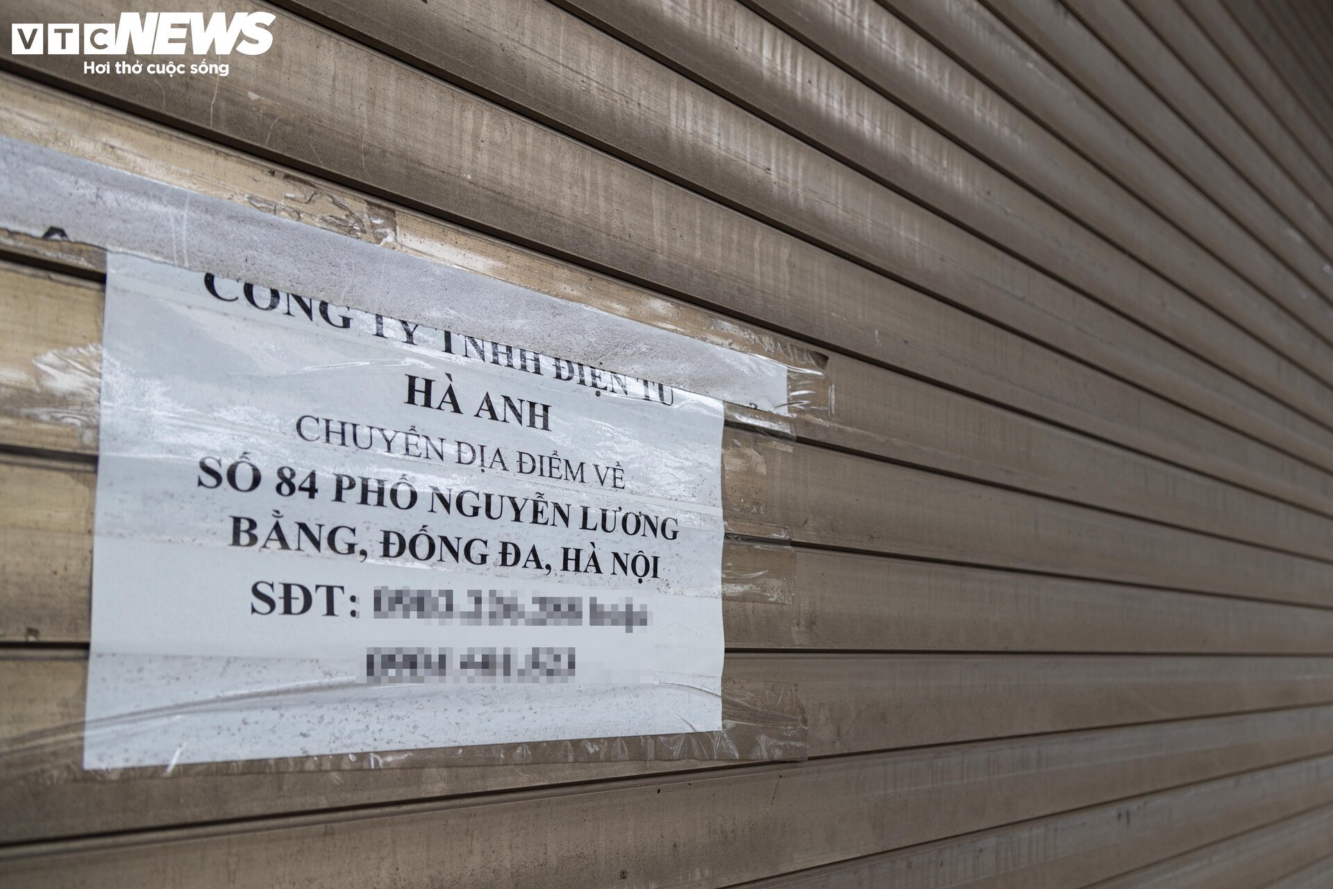 Nhiều cửa hàng giữa phố cổ Hà Nội im lìm đóng cửa, chủ nhà ngóng khách thuê - Ảnh 11.