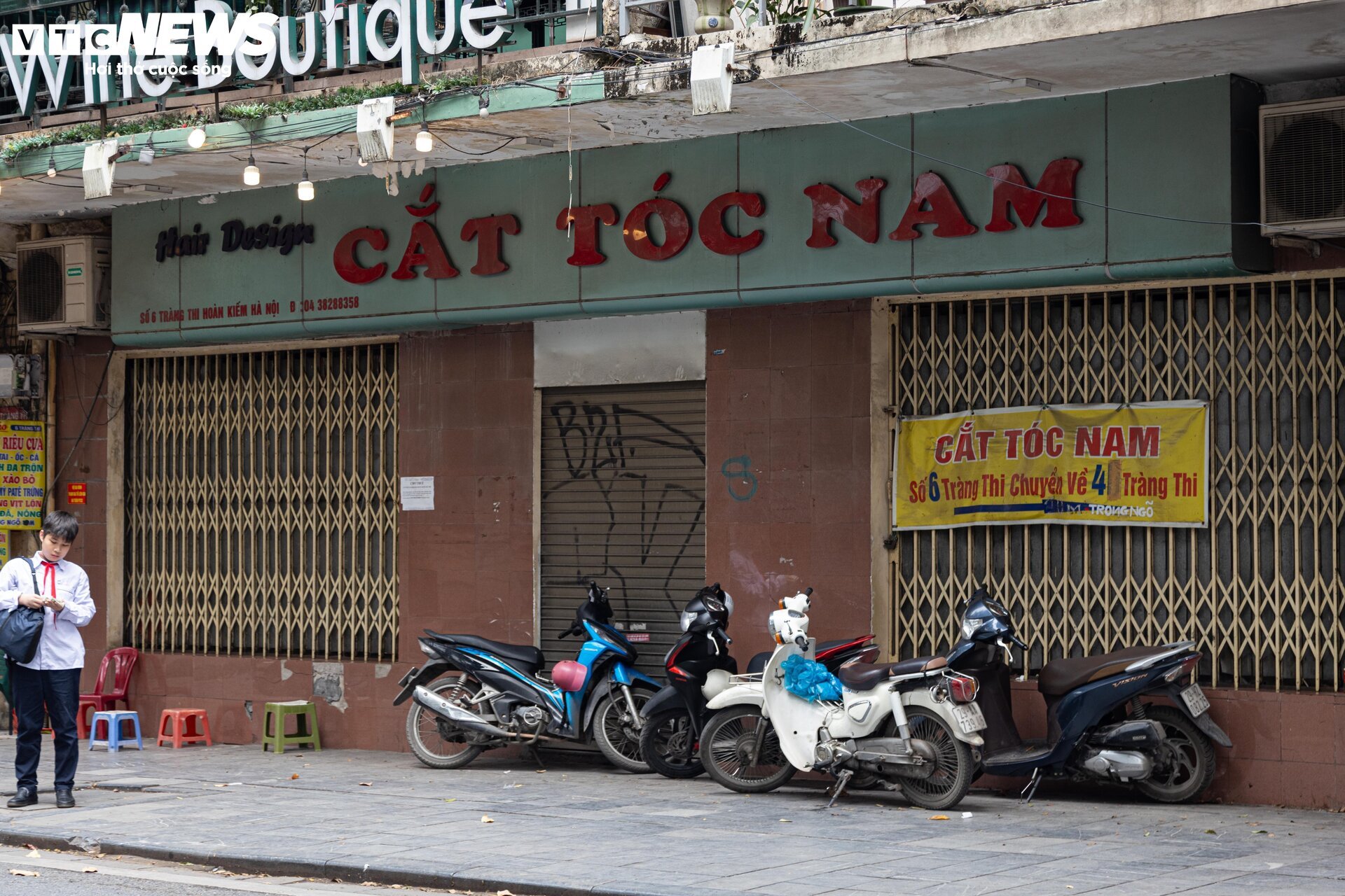 Nhiều cửa hàng giữa phố cổ Hà Nội im lìm đóng cửa, chủ nhà ngóng khách thuê - Ảnh 12.