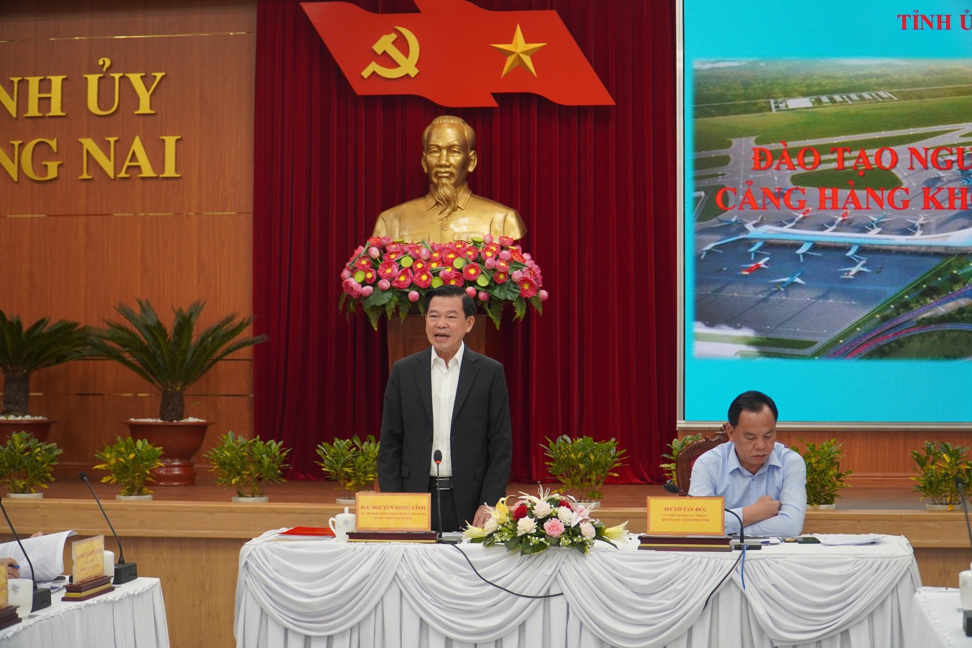 Lao động phổ thông ở sân bay Long Thành phải có trình độ tiếng Anh- Ảnh 1. Lao động phổ thông ở sân bay Long Thành phải có trình độ tiếng Anh- Ảnh 1.