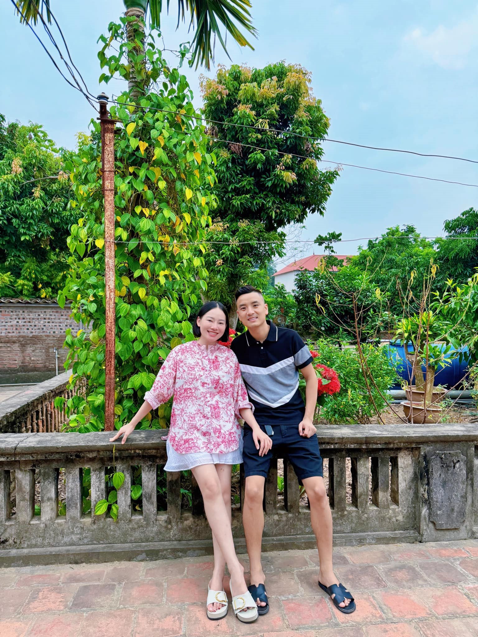 Quyền Leo Daily - từ nhân viên chạy bàn thành cặp “vợ chồng triệu đô”: Bị đối thủ chơi xấu trên livestream là điều không tránh được! - Ảnh 6. Quyền Leo Daily - từ nhân viên chạy bàn thành cặp “vợ chồng triệu đô”: Bị đối thủ chơi xấu trên livestream là điều không tránh được! - Ảnh 6.