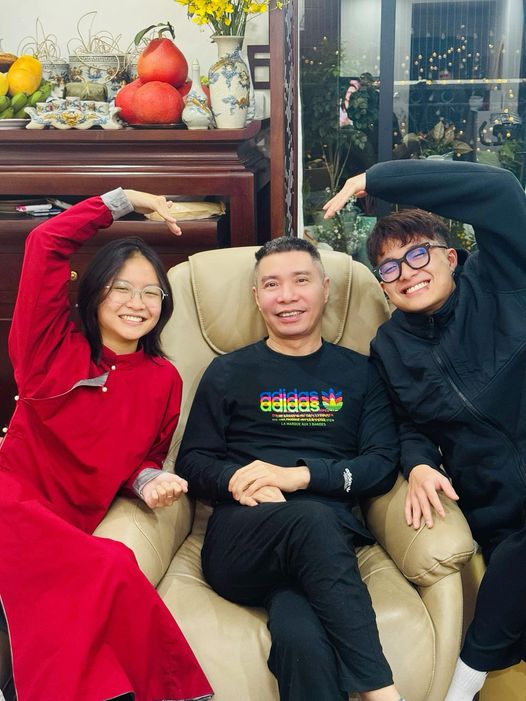 Hành động của vợ đầu Công Lý với chồng cũ khiến nhiều người khen: Họ đối với nhau như thế, bảo sao con ngoan ngoãn- Ảnh 2. Hành động của vợ đầu Công Lý với chồng cũ khiến nhiều người khen: Họ đối với nhau như thế, bảo sao con ngoan ngoãn- Ảnh 2.