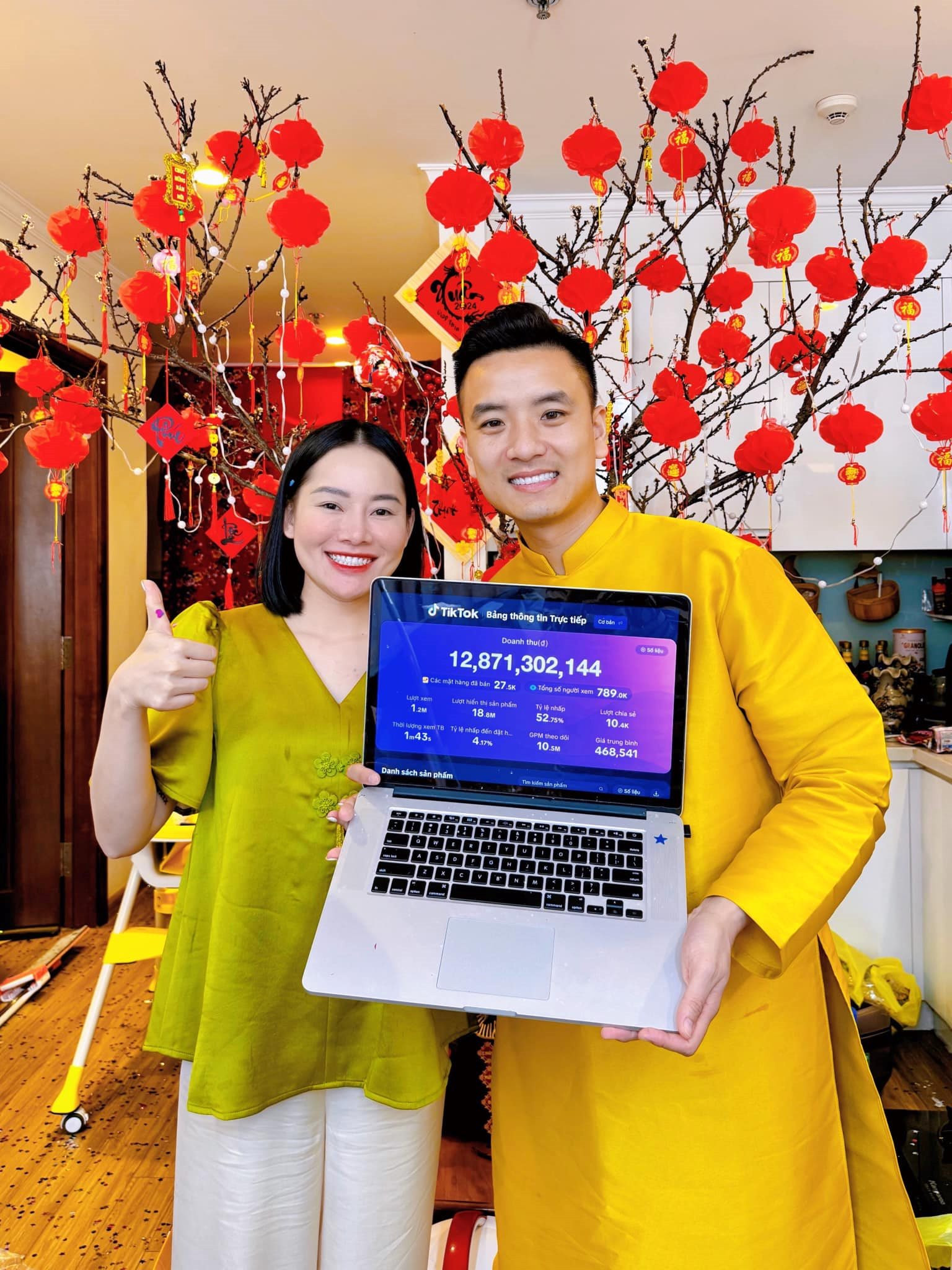 Quyền Leo Daily - từ nhân viên chạy bàn thành cặp “vợ chồng triệu đô”: Bị đối thủ chơi xấu trên livestream là điều không tránh được! - Ảnh 5. Quyền Leo Daily - từ nhân viên chạy bàn thành cặp “vợ chồng triệu đô”: Bị đối thủ chơi xấu trên livestream là điều không tránh được! - Ảnh 5.