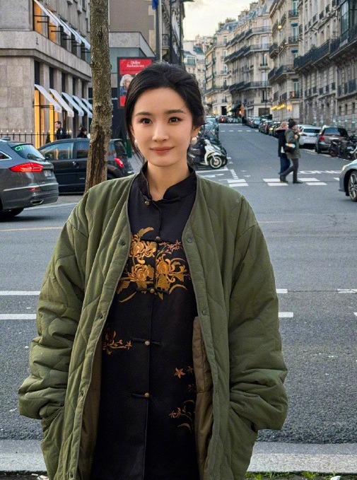 Lộ diện giám khảo kỳ thi năng khiếu vào Bắc Ảnh, thí sinh nhìn lướt profile thôi đã "run cầm cập" chứ chưa cần vào thi! - Ảnh 1. Lộ diện giám khảo kỳ thi năng khiếu vào Bắc Ảnh, thí sinh nhìn lướt profile thôi đã "run cầm cập" chứ chưa cần vào thi! - Ảnh 1.