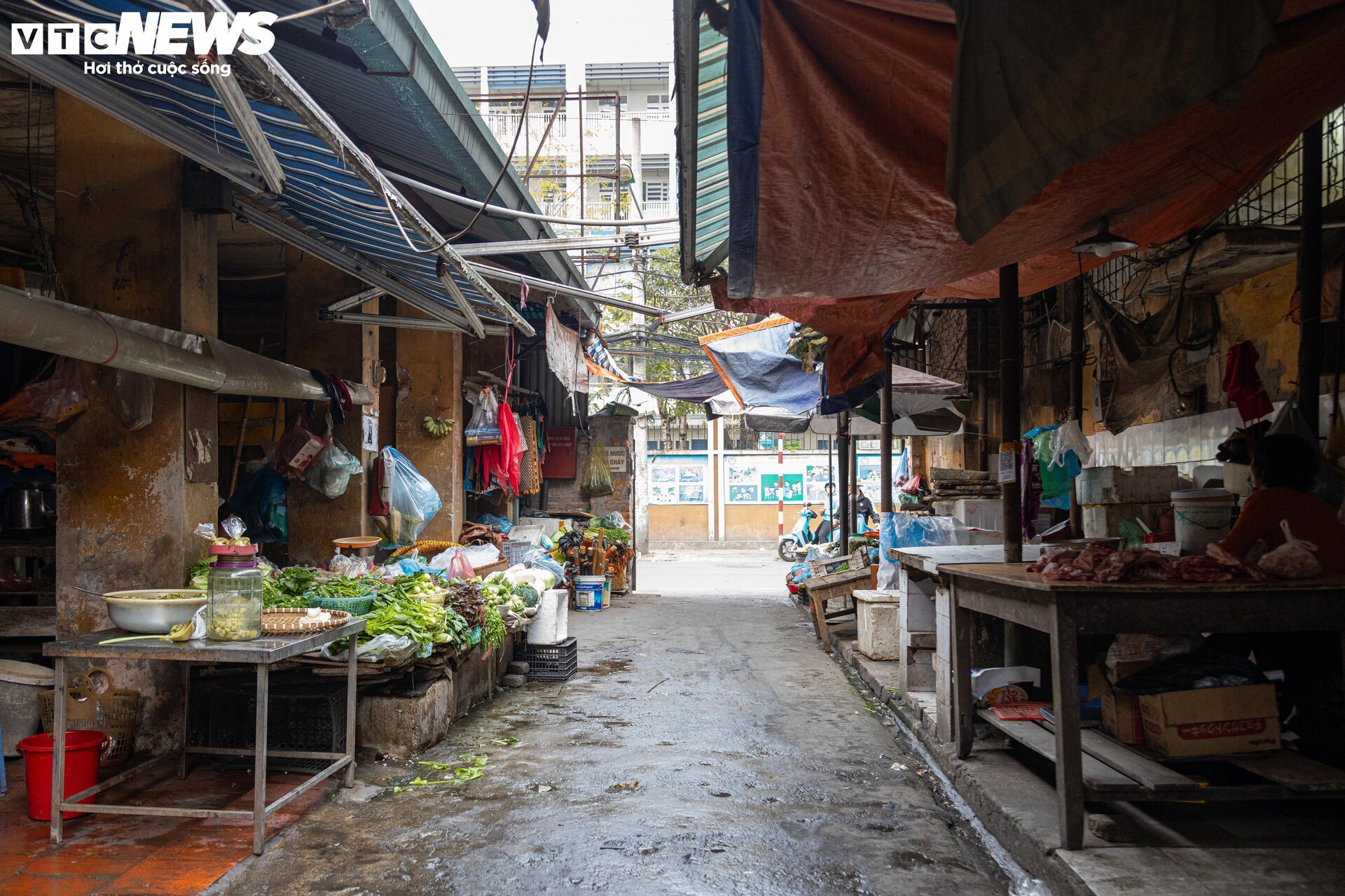 Cảnh ngổn ngang, tan hoang trong chợ Mai Động chờ ngày bị 'khai tử' - Ảnh 9.