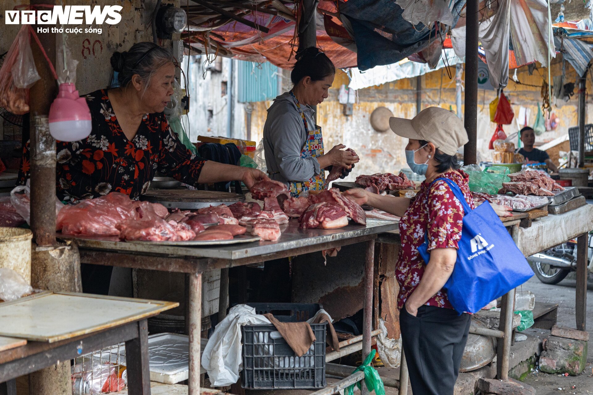 Cảnh ngổn ngang, tan hoang trong chợ Mai Động chờ ngày bị 'khai tử' - Ảnh 10.