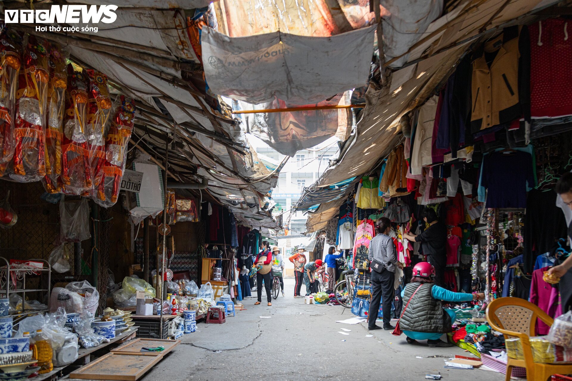 Cảnh ngổn ngang, tan hoang trong chợ Mai Động chờ ngày bị 'khai tử' - Ảnh 12.
