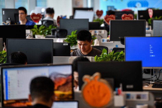 Đề xuất trả tiền cho nhân viên trả lời tin nhắn, email sau giờ làm - Ảnh 1. Đề xuất trả tiền cho nhân viên trả lời tin nhắn, email sau giờ làm - Ảnh 1.