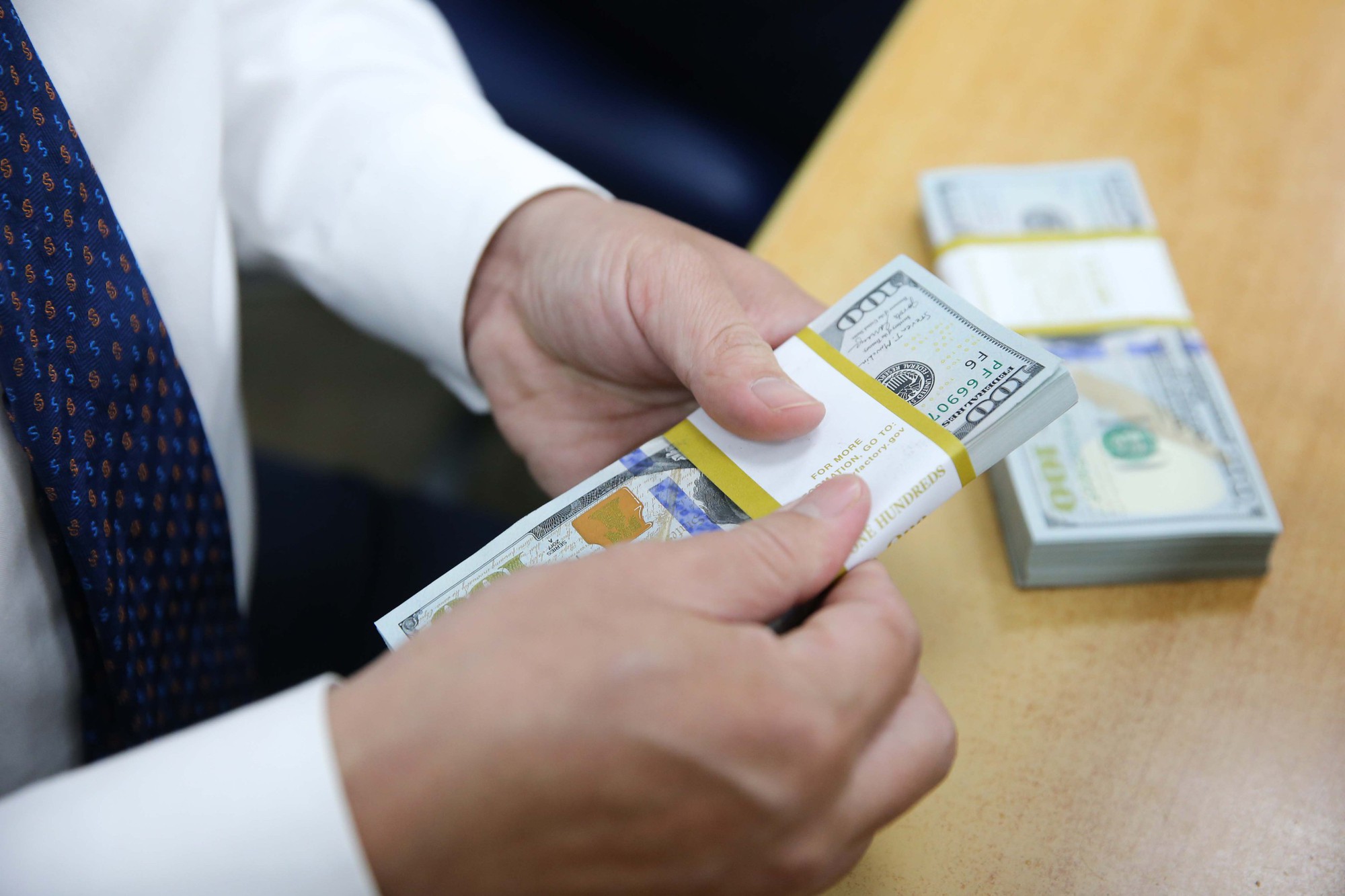 Ngân hàng Nhà nước lý giải vì sao liên tục hút tiền về bằng tín phiếu?- Ảnh 1. Ngân hàng Nhà nước lý giải vì sao liên tục hút tiền về bằng tín phiếu?- Ảnh 1.