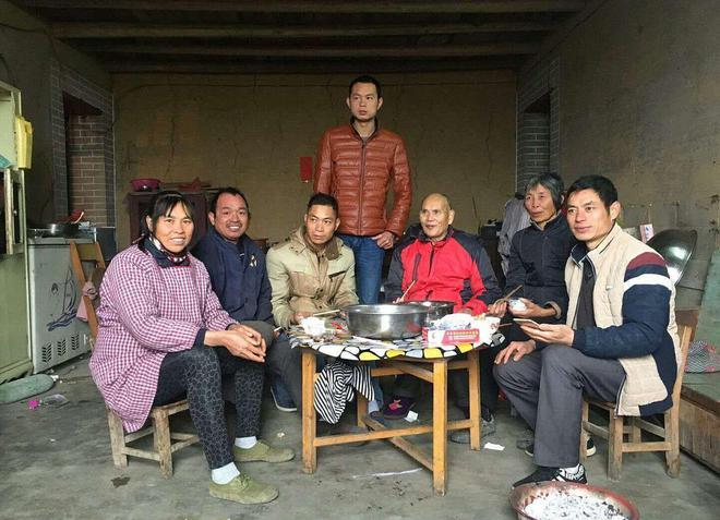 Anh trai, chị dâu qua đời, tôi nhận nuôi cháu gái, ai cũng nói dại: 14 năm sau, tôi có biệt thự to nhất làng- Ảnh 1. Anh trai, chị dâu qua đời, tôi nhận nuôi cháu gái, ai cũng nói dại: 14 năm sau, tôi có biệt thự to nhất làng- Ảnh 1.