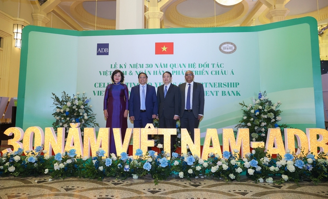 Thủ tướng đề nghị ADB hỗ trợ trong các dự án 'xoay chuyển tình thế, chuyển đổi trạng thái' - Ảnh 7. Thủ tướng đề nghị ADB hỗ trợ trong các dự án 'xoay chuyển tình thế, chuyển đổi trạng thái' - Ảnh 7.