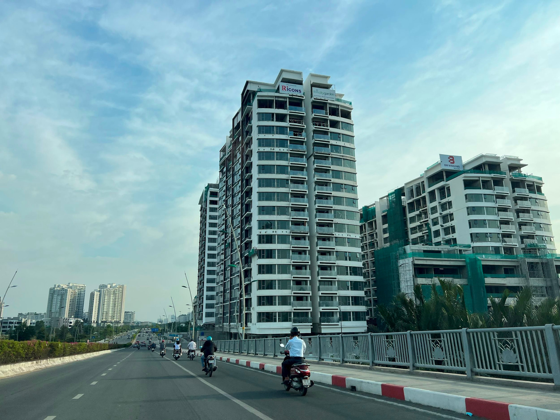 Chung cư liên tục biến động giá, môi giới suốt ngày gọi điện...có nên bán thu lãi hàng tỉ đồng? - Ảnh 2. Chung cư liên tục biến động giá, môi giới suốt ngày gọi điện...có nên bán thu lãi hàng tỉ đồng? - Ảnh 2.