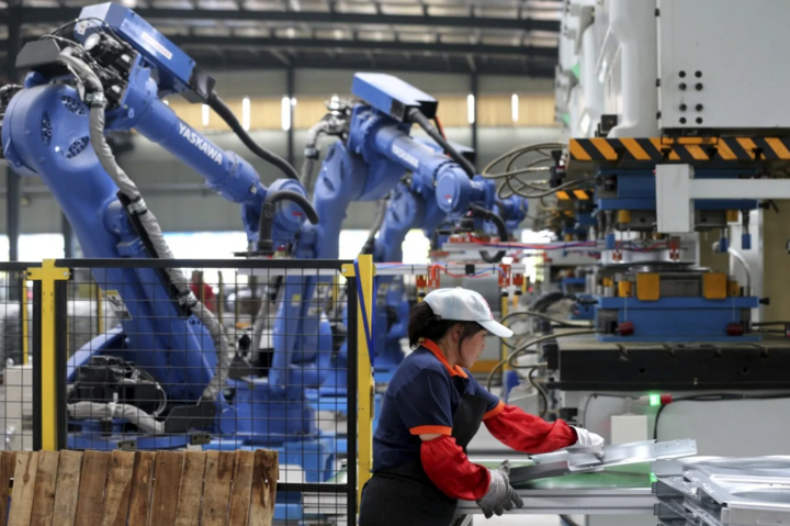 Lao động Trung Quốc đang bị robot 'chiếm lĩnh' với tốc độ nhanh nhất thế giới - Ảnh 1. Lao động Trung Quốc đang bị robot 'chiếm lĩnh' với tốc độ nhanh nhất thế giới - Ảnh 1.